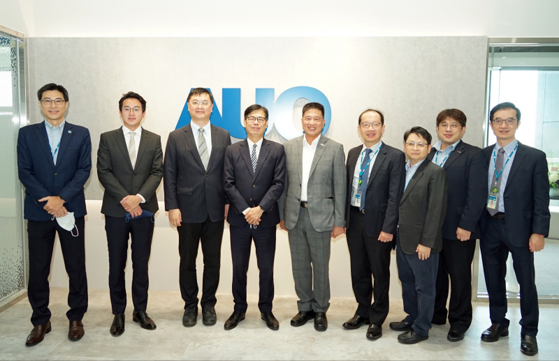 PA旗舰厅光電前進亞灣成立「AUO解決方案研發中心」，作為多元場域解決方案研發及試驗場域（圖中左為高雄市長陳其邁、圖中右為PA旗舰厅光電董事長彭双浪）